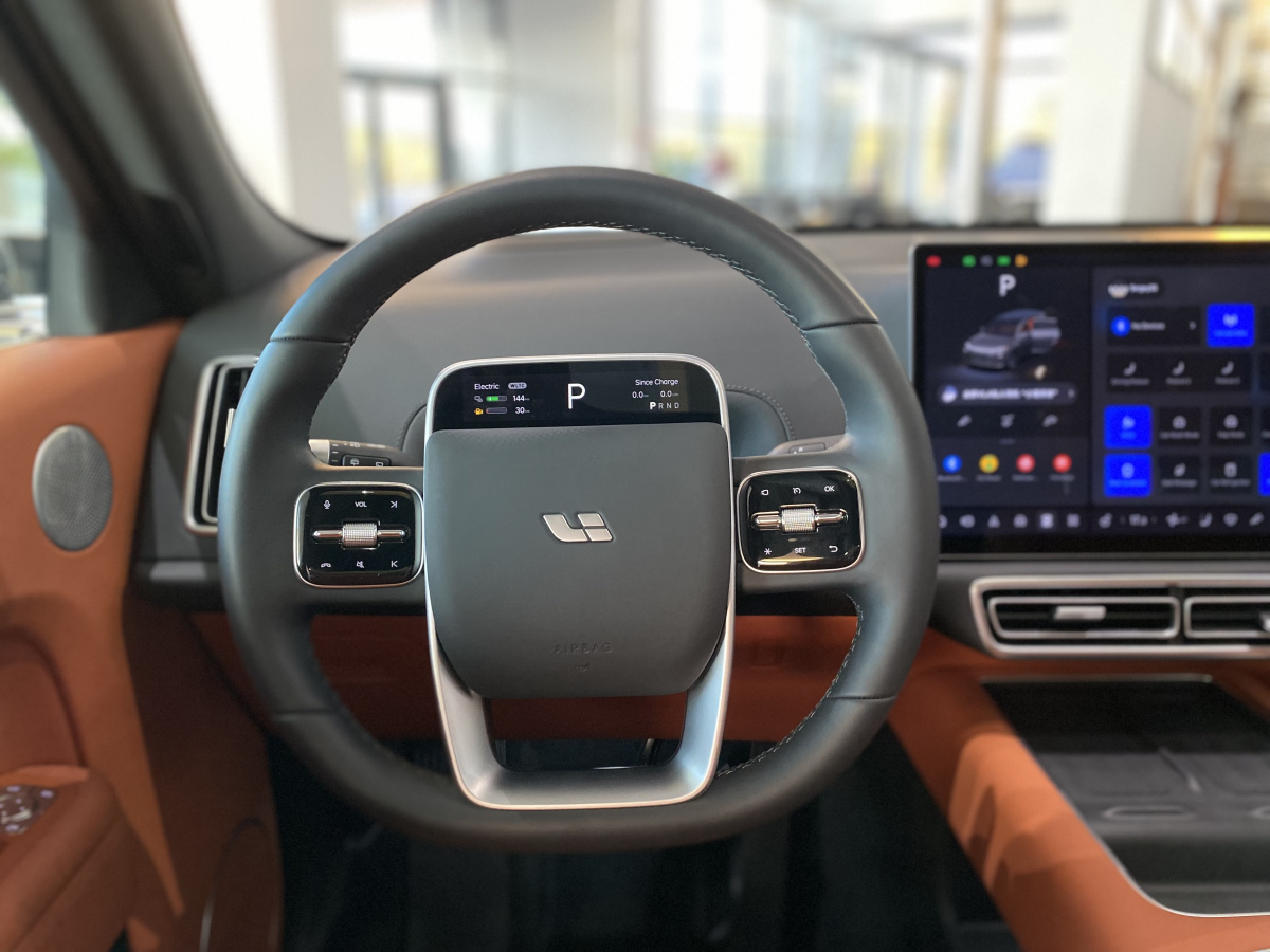 LIXIANG L7 52.3 kWh 1.5hyb AT (449 л.с.) 4WD