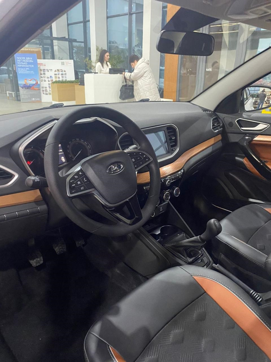 LADA VESTA SW Cross 1.6 MT (106 л.с.)