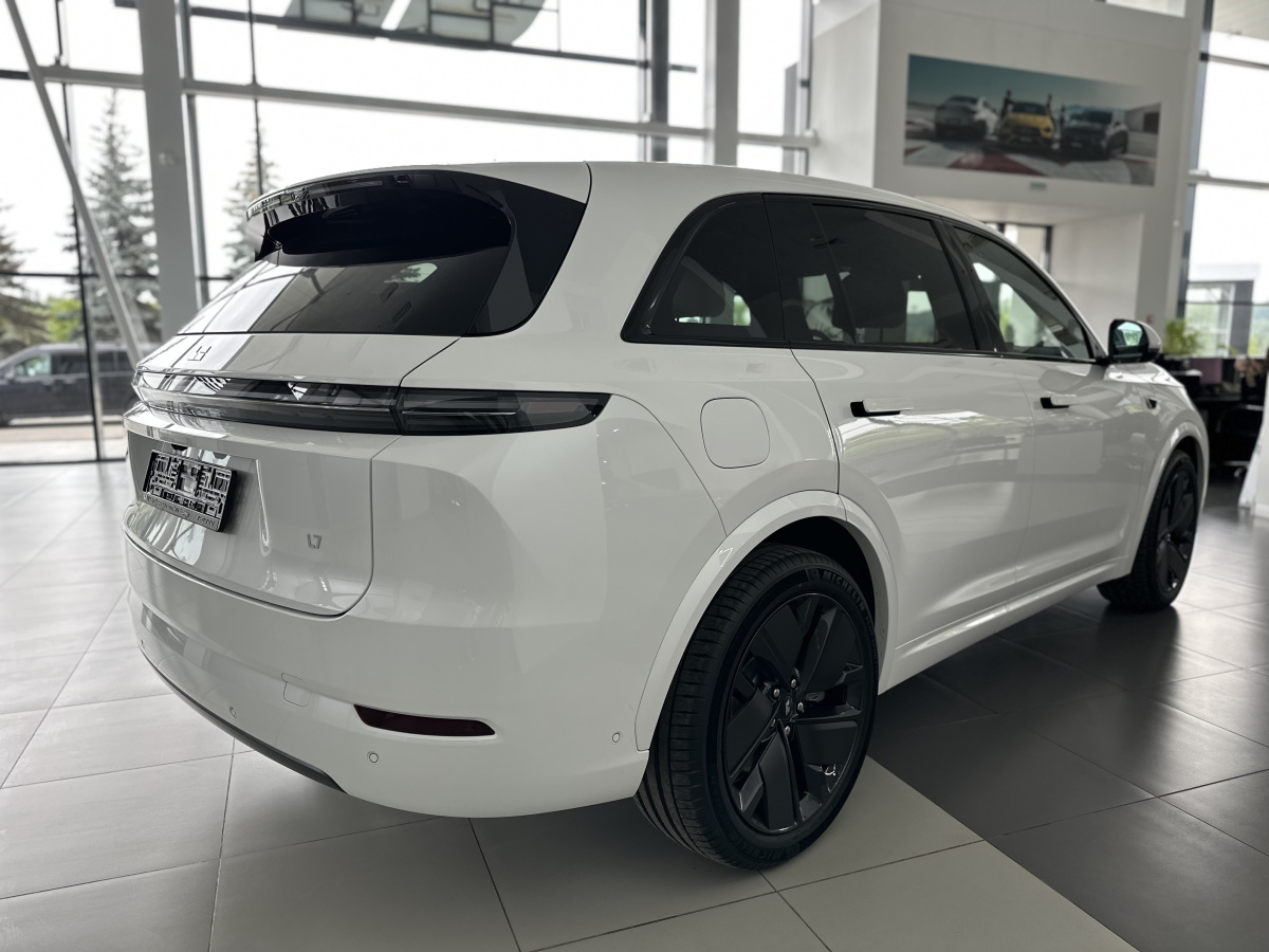 LIXIANG L7 52.3 kWh 1.5hyb AT (449 л.с.) 4WD
