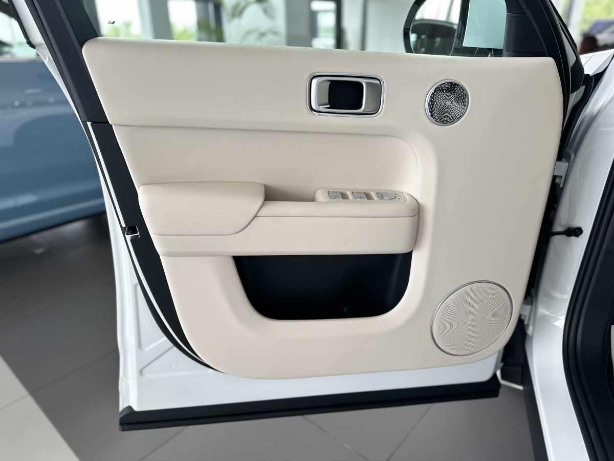 LIXIANG L7 52.3 kWh 1.5hyb AT (449 л.с.) 4WD