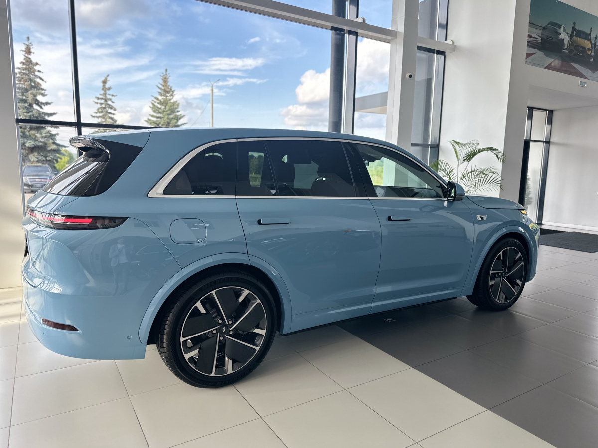 LIXIANG L7 52.3 kWh 1.5hyb AT (449 л.с.) 4WD