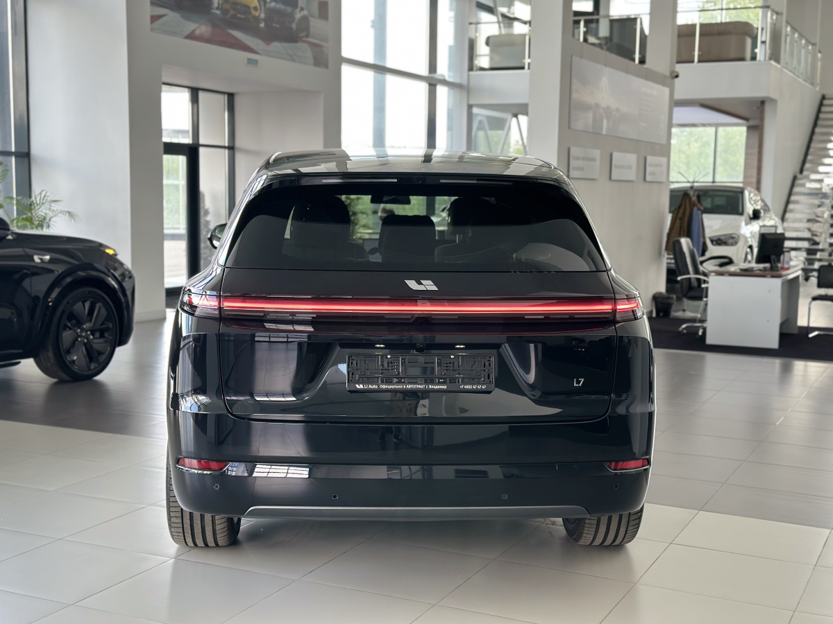LIXIANG L7 52.3 kWh 1.5hyb AT (449 л.с.) 4WD