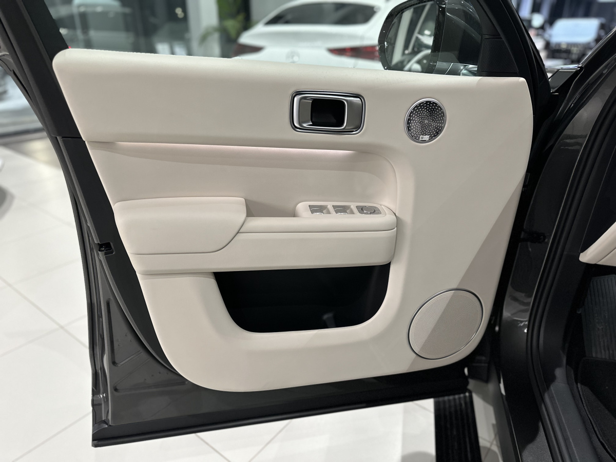 LIXIANG L7 52.3 kWh 1.5hyb AT (449 л.с.) 4WD