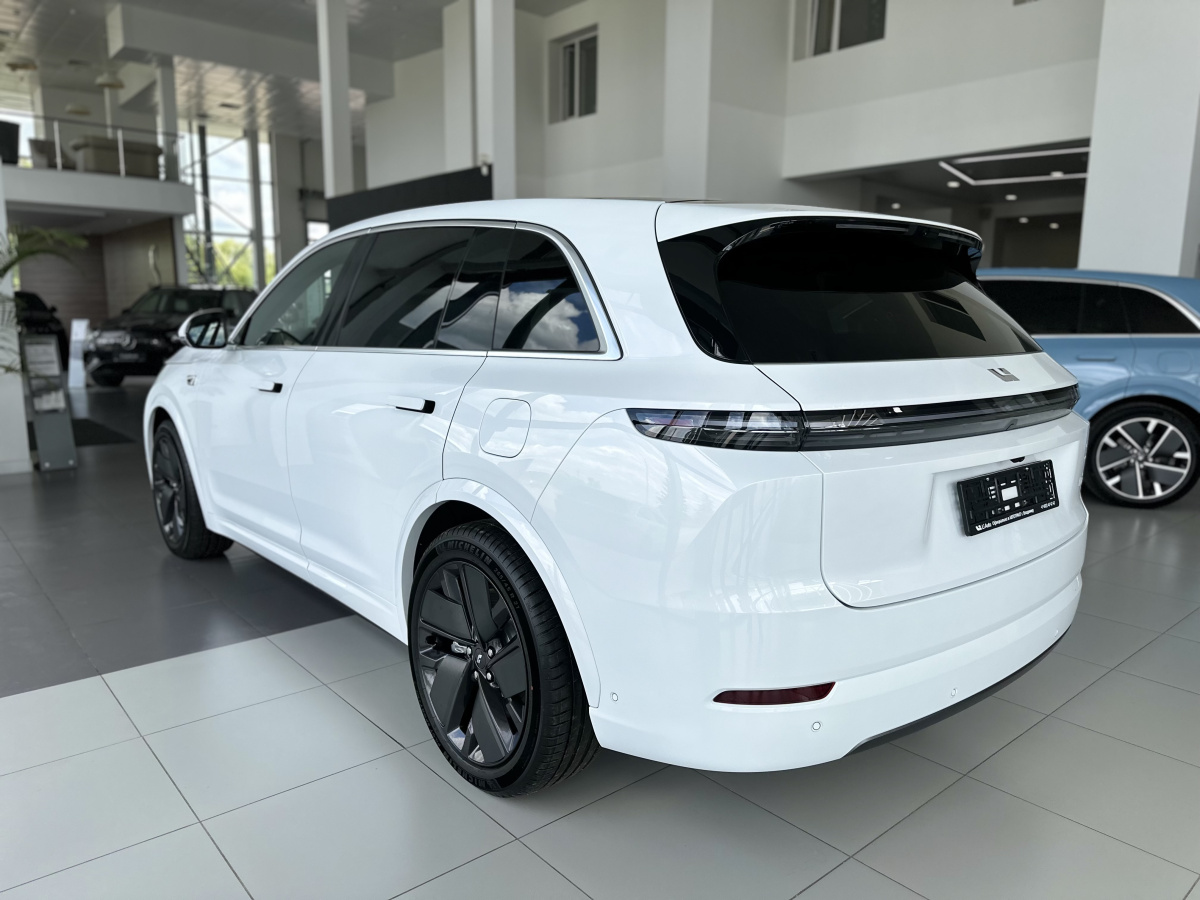 LIXIANG L7 52.3 kWh 1.5hyb AT (449 л.с.) 4WD
