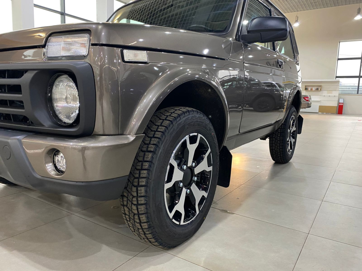 LADA NIVA LEGEND 1.7 MT (83 л.с.) 4WD
