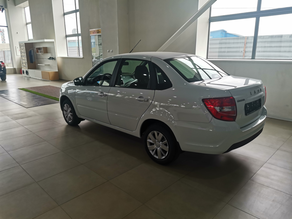 LADA GRANTA 1.6 MT (90 л.с.)