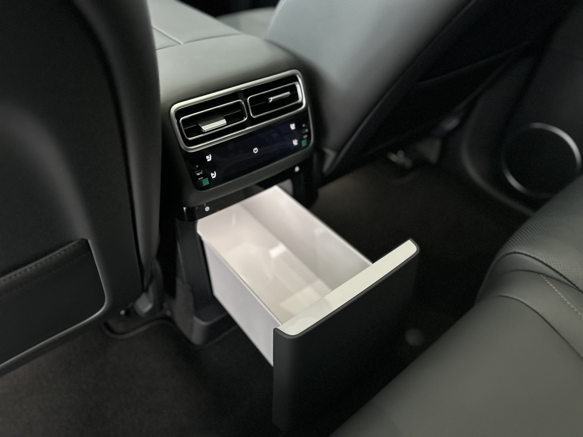 LIXIANG L6 1.5hyb AT (408 л.с.) 4WD