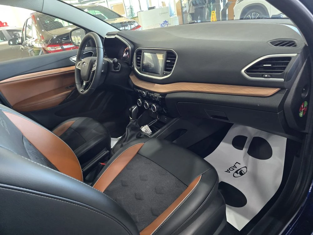 LADA VESTA SW Cross 1.6 MT (106 л.с.)