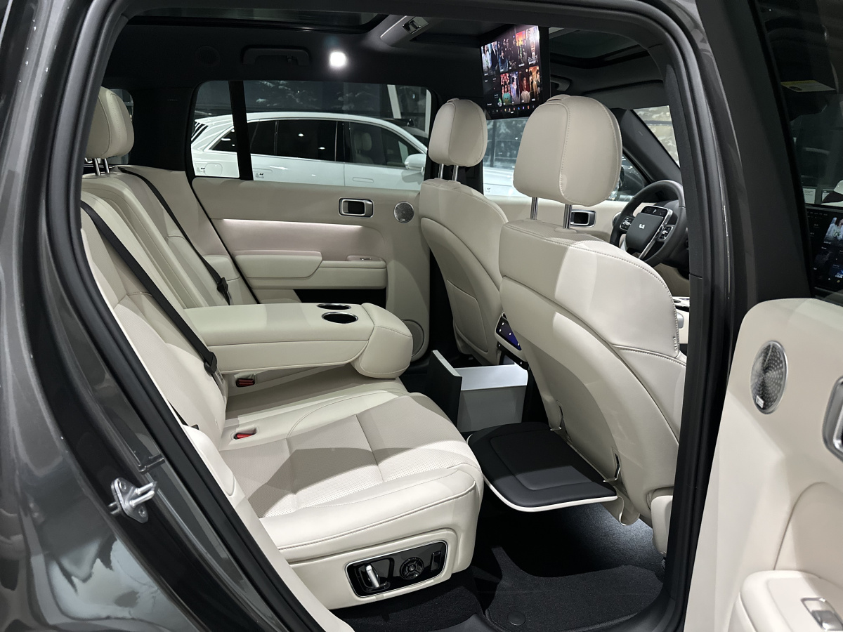 LIXIANG L7 52.3 kWh 1.5hyb AT (449 л.с.) 4WD