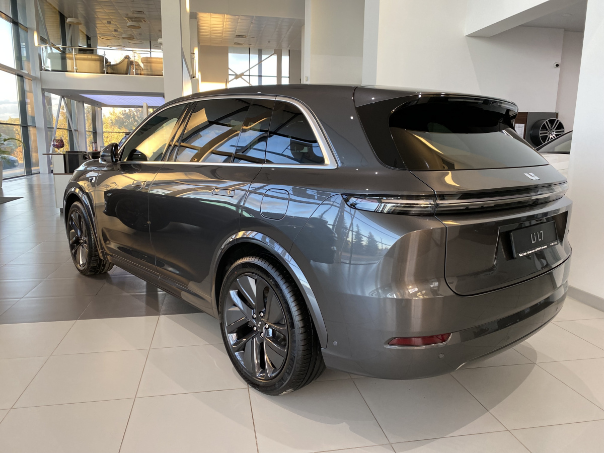 LIXIANG L7 52.3 kWh 1.5hyb AT (449 л.с.) 4WD