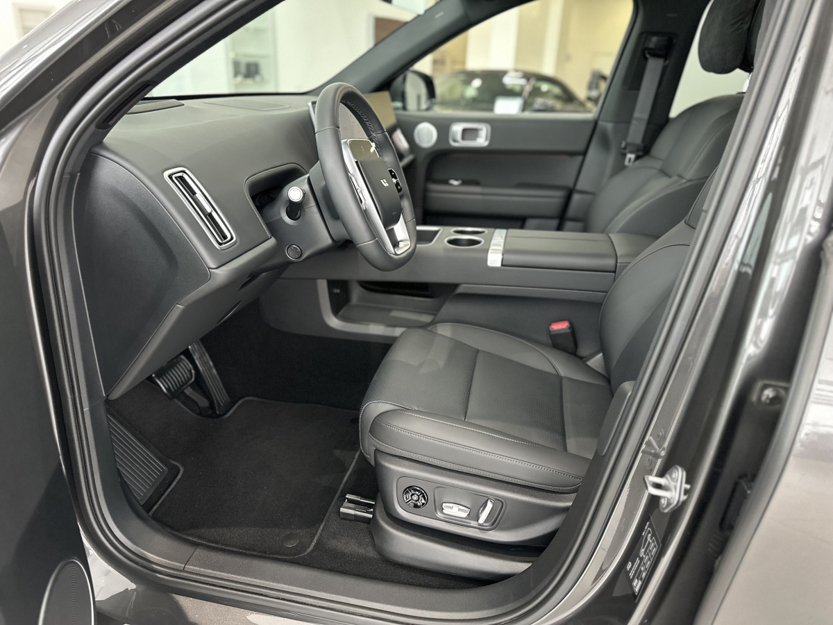 LIXIANG L6 1.5hyb AT (408 л.с.) 4WD