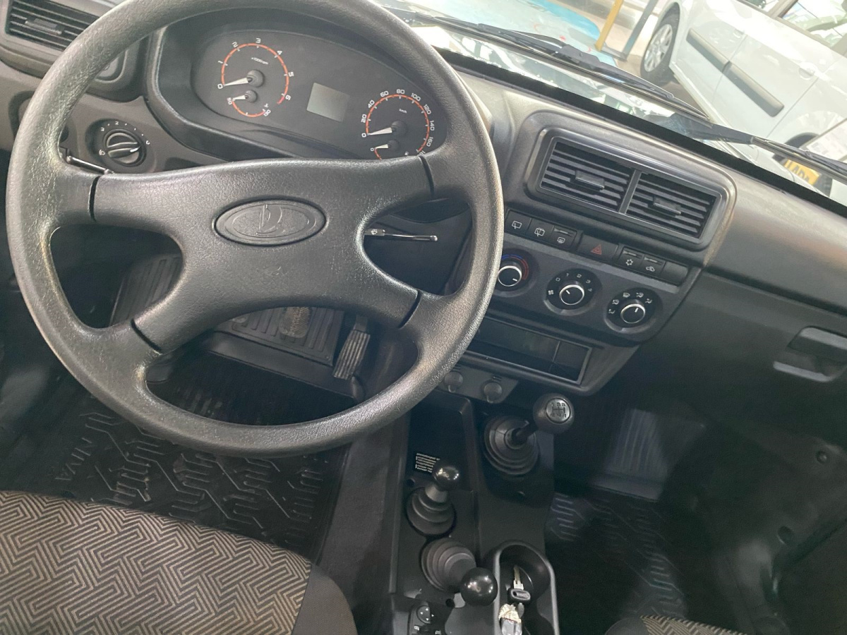 LADA NIVA LEGEND 1.7 MT (83 л.с.) 4WD