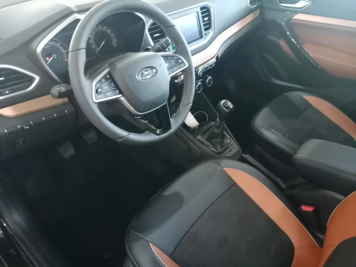 LADA VESTA SW Cross 1.8 МT (122 л.с.)