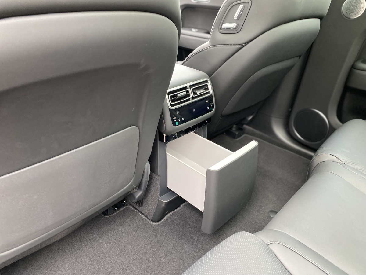 LIXIANG L7 52.3 kWh 1.5hyb AT (449 л.с.) 4WD