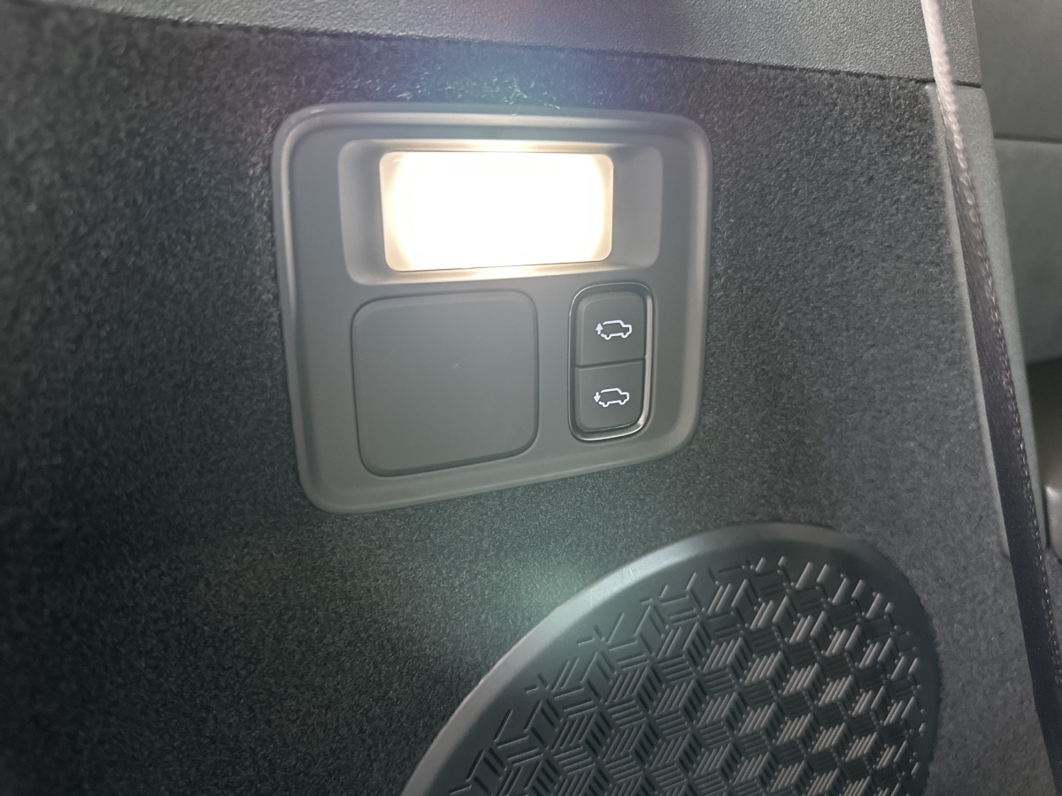 ROX ADAMAS 1.5hyb AT (476 л.с.) 4WD