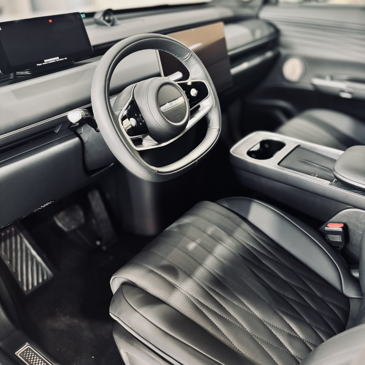 EXEED EXLANTIX ET 1.5hyb AT (469 л.с.) 4WD