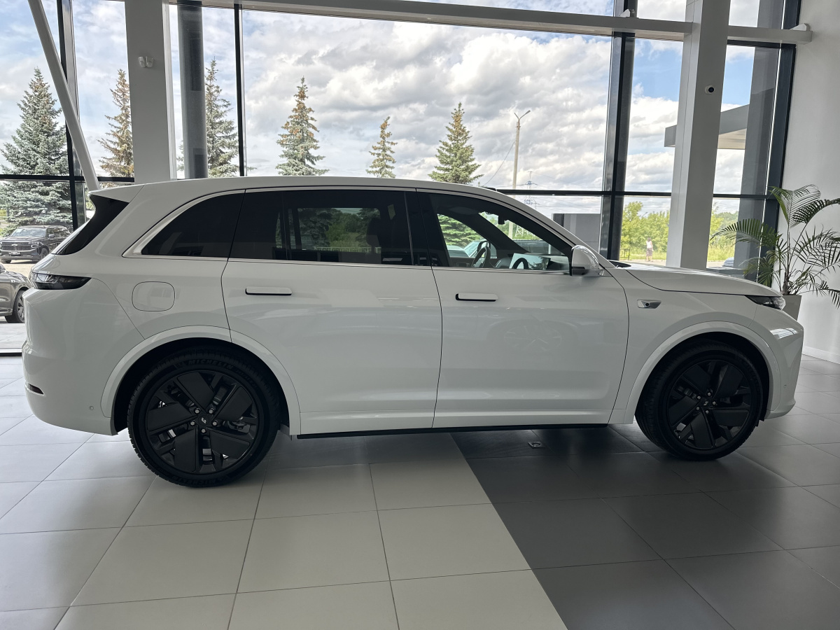 LIXIANG L7 52.3 kWh 1.5hyb AT (449 л.с.) 4WD
