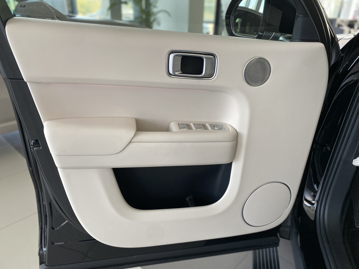 LIXIANG L9 52.3 kWh 1.5hyb AT (449 л.с.) 4WD