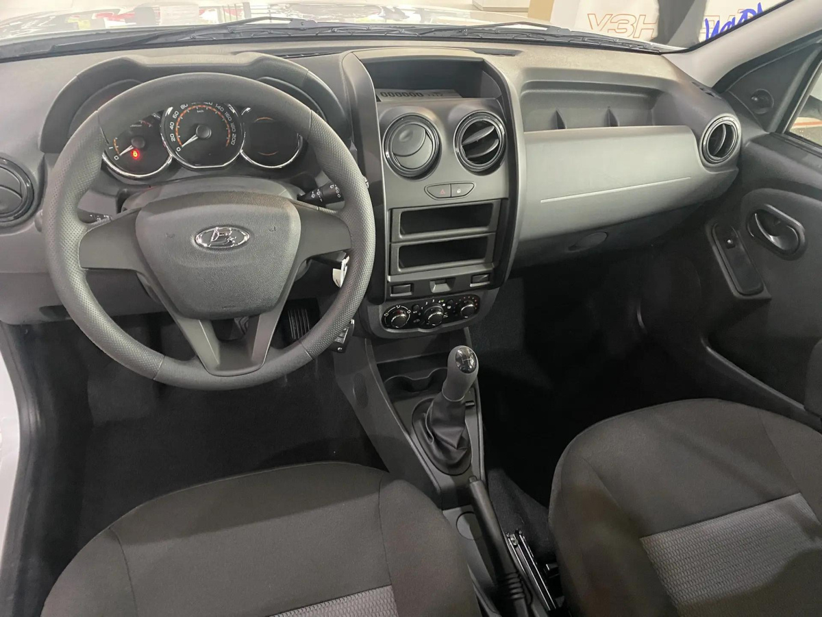 LADA LARGUS 1.6 MT (90 л.с.)