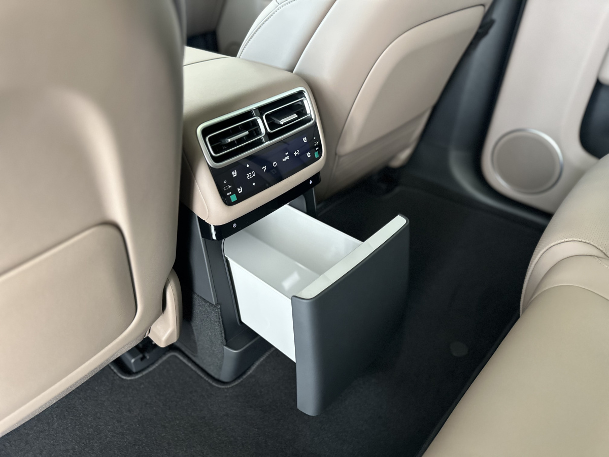 LIXIANG L7 52.3 kWh 1.5hyb AT (449 л.с.) 4WD