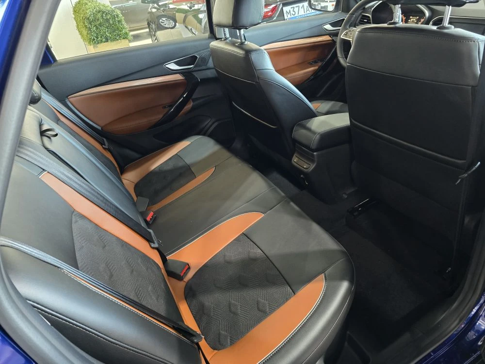 LADA VESTA SW Cross 1.6 MT (106 л.с.)