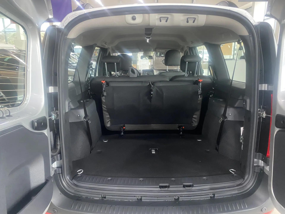 LADA LARGUS Cross 1.6 MT (106 л.с.)