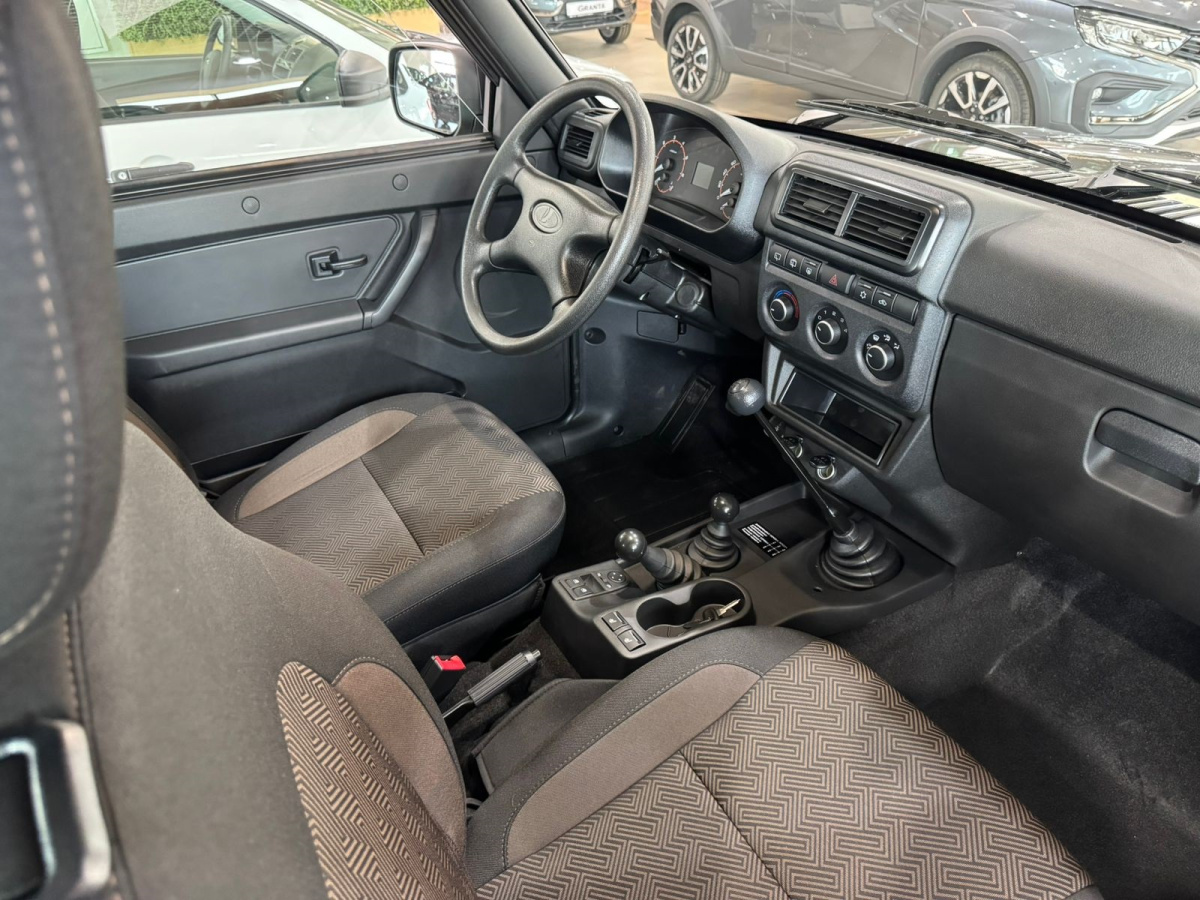 LADA NIVA LEGEND 1.7 MT (83 л.с.) 4WD