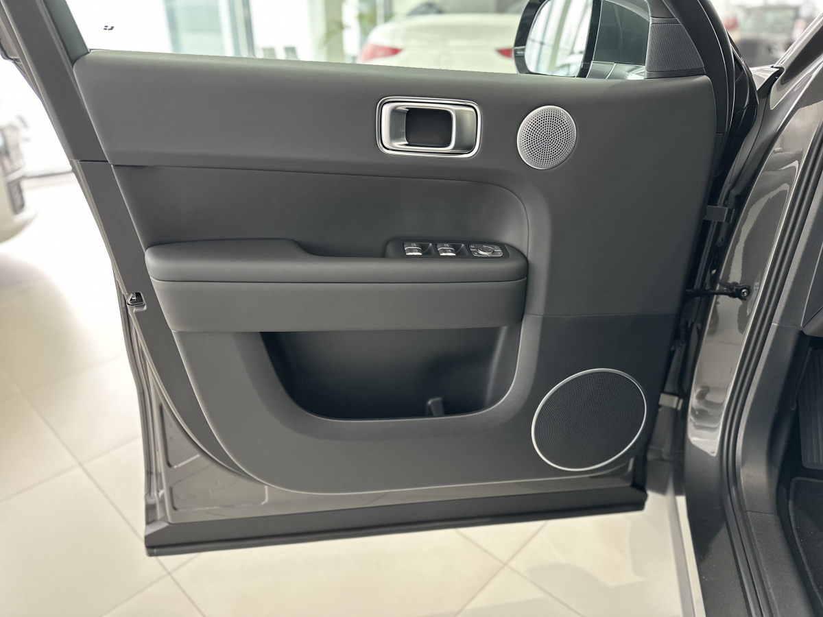 LIXIANG L6 1.5hyb AT (408 л.с.) 4WD