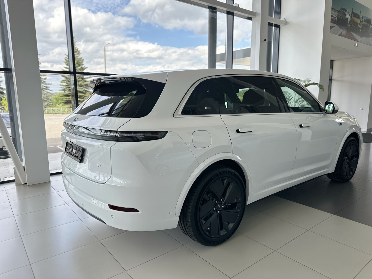 LIXIANG L7 52.3 kWh 1.5hyb AT (449 л.с.) 4WD