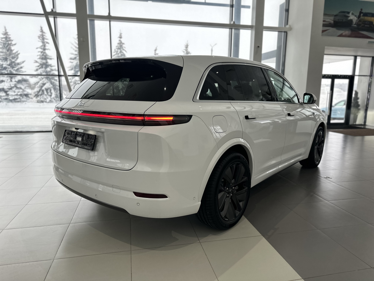 LIXIANG L7 52.3 kWh 1.5hyb AT (449 л.с.) 4WD