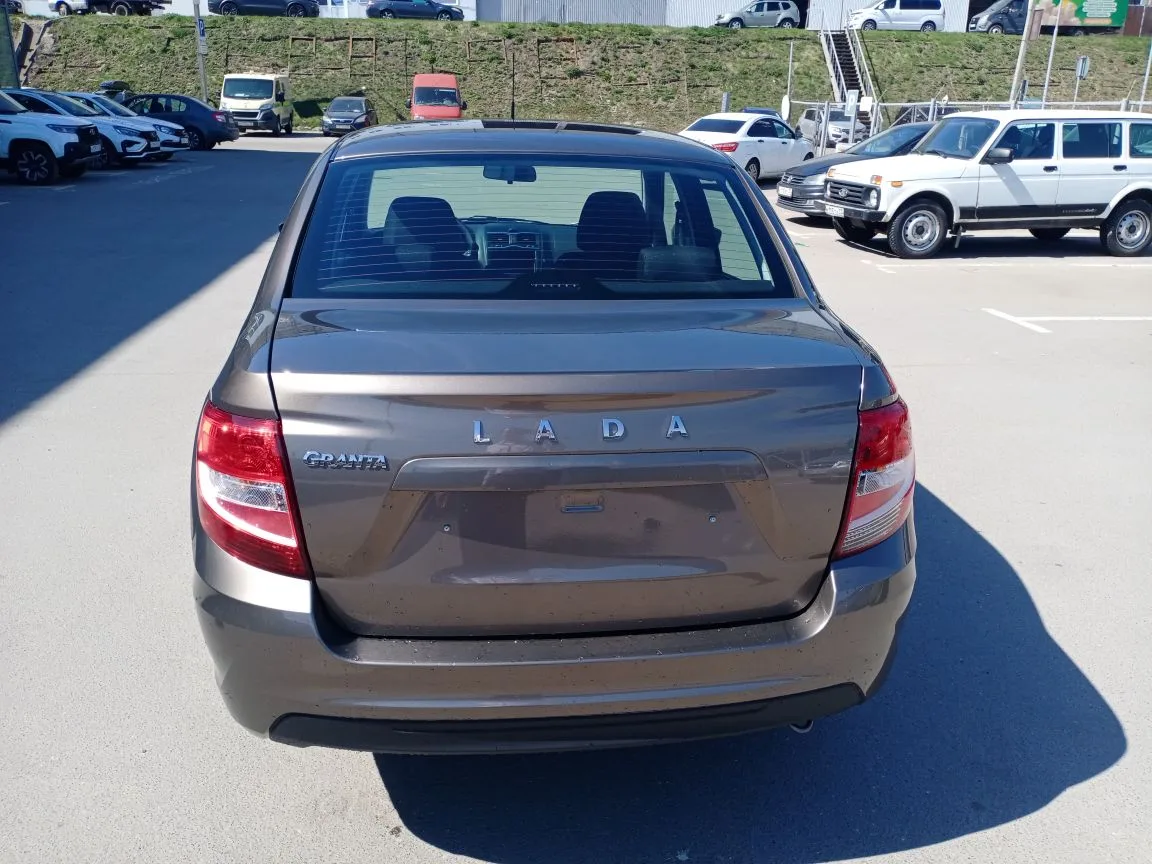 LADA GRANTA 1.6 MT (90 л.с.)
