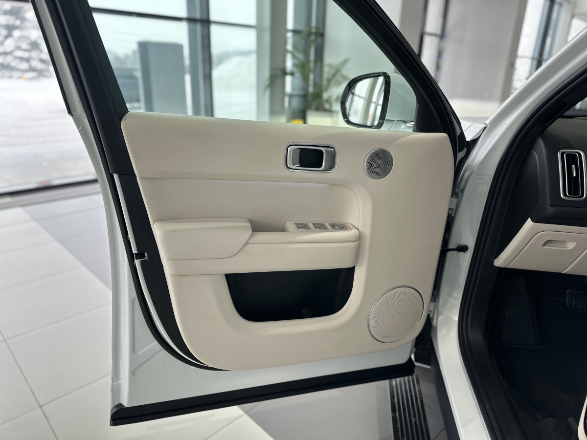 LIXIANG L7 52.3 kWh 1.5hyb AT (449 л.с.) 4WD