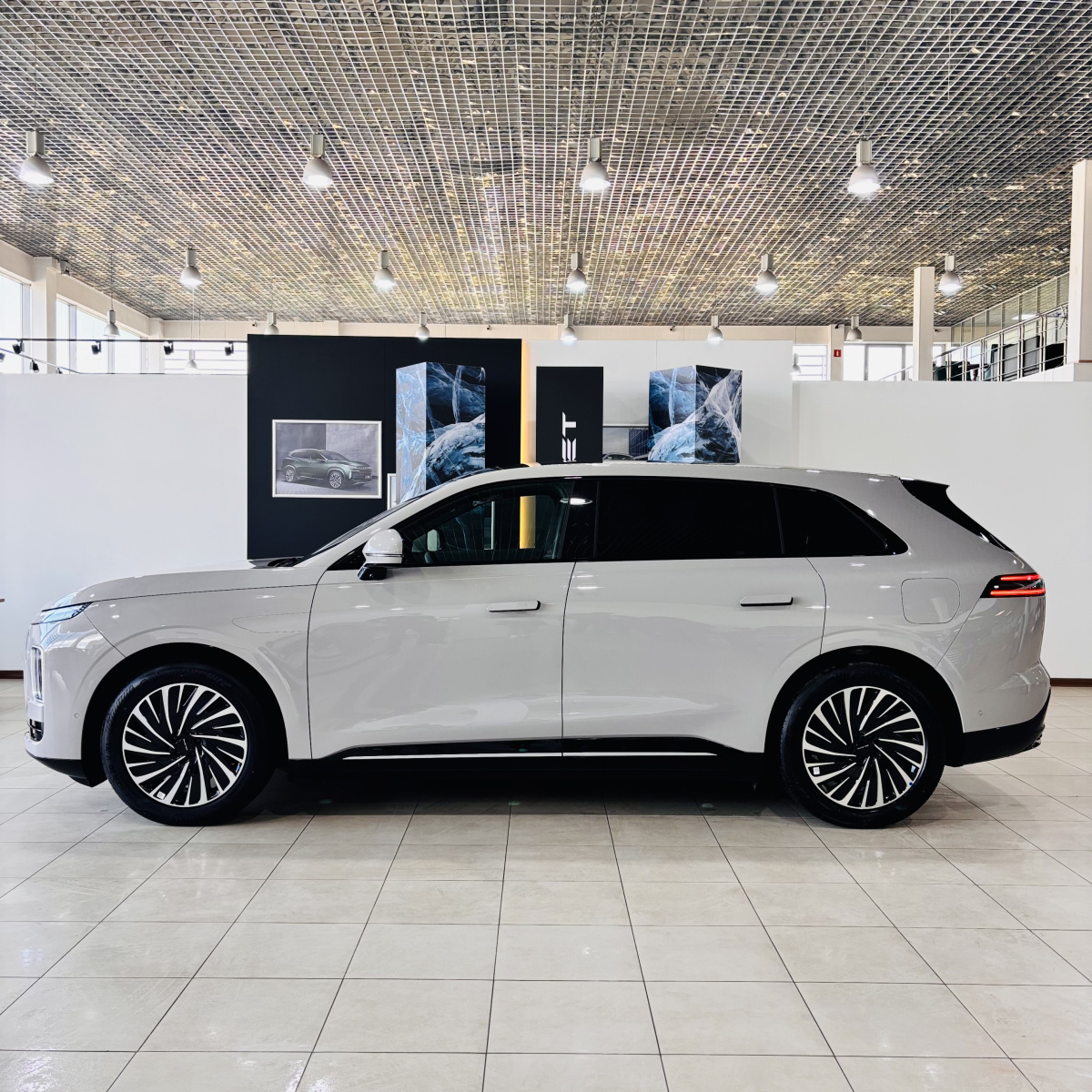 EXEED EXLANTIX ET 1.5hyb AT (469 л.с.) 4WD