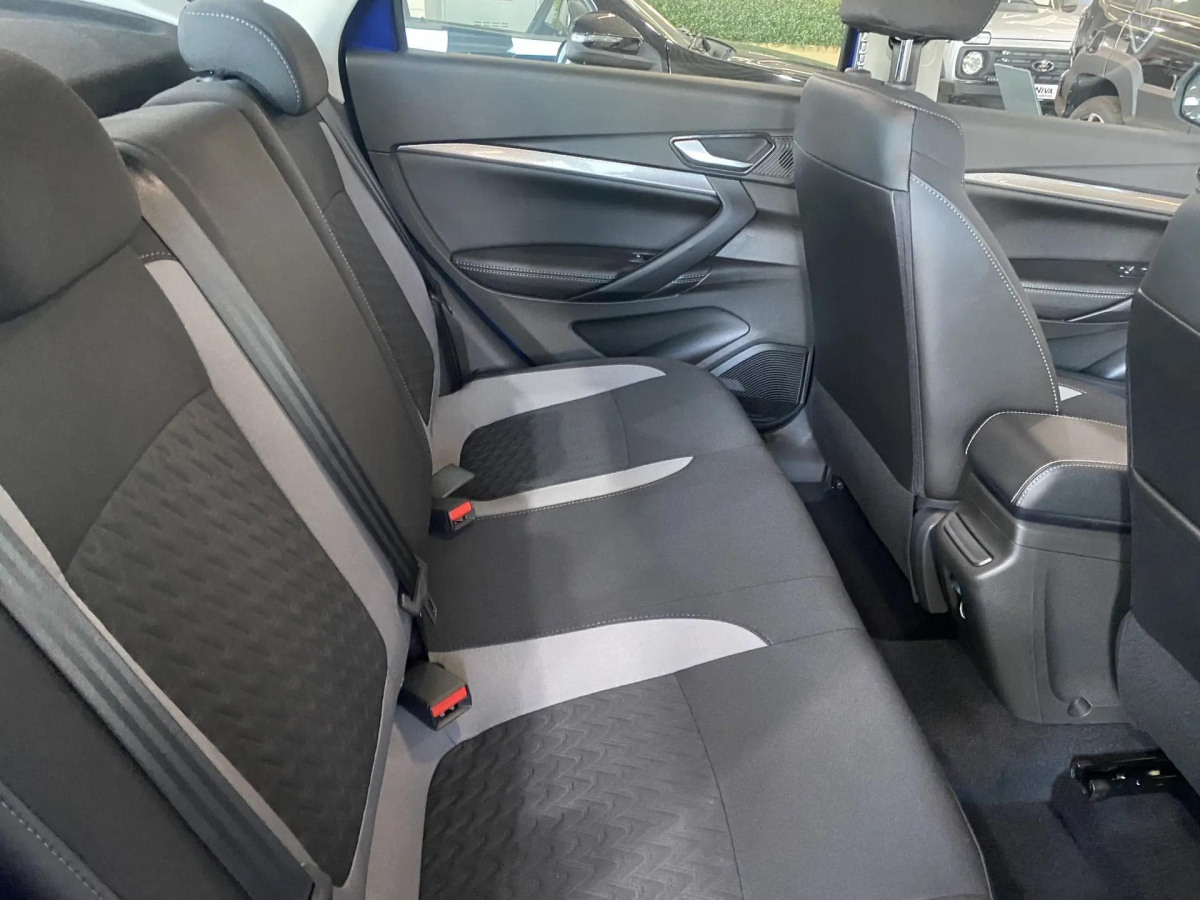 LADA VESTA 1.6 CVT (106 л.с.)