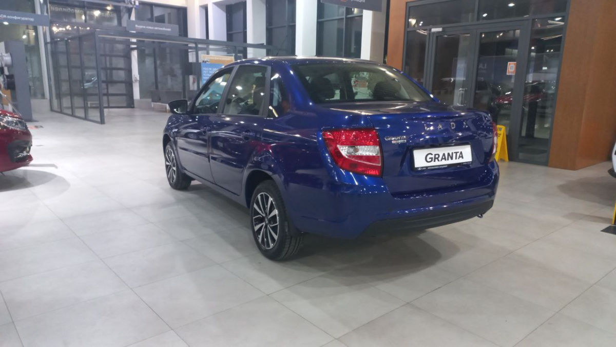 LADA GRANTA 1.6 MT (90 л.с.)