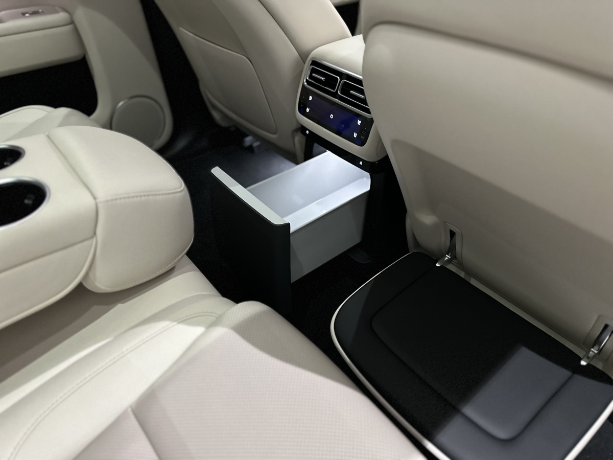 LIXIANG L7 52.3 kWh 1.5hyb AT (449 л.с.) 4WD