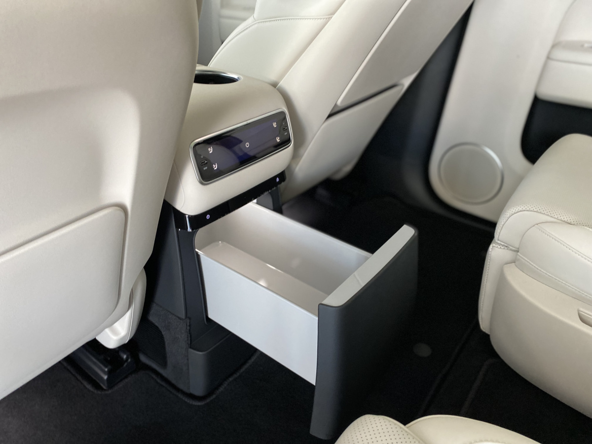 LIXIANG L9 52.3 kWh 1.5hyb AT (449 л.с.) 4WD