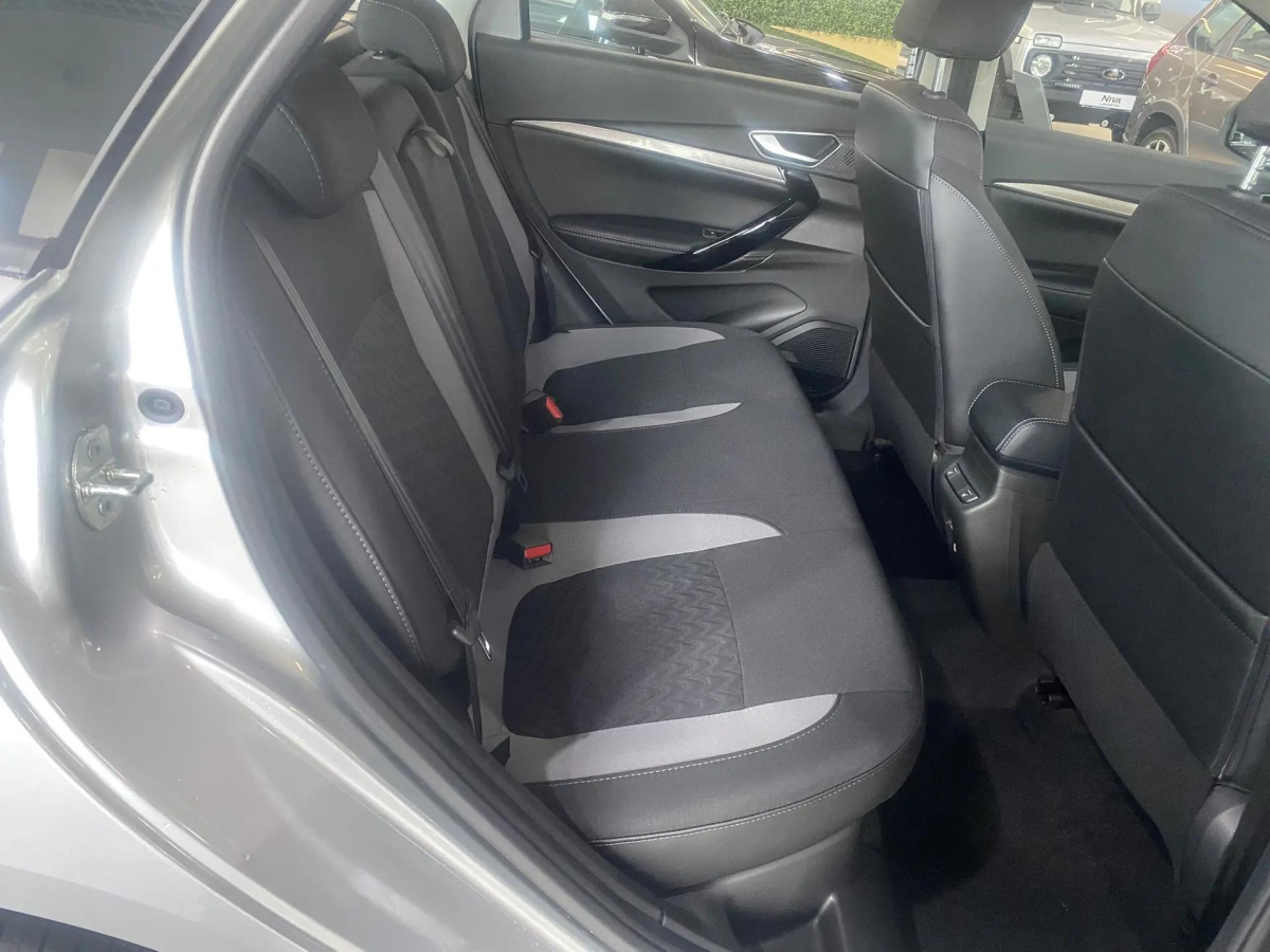 LADA VESTA SW 1.6 МТ (106 л.с.)