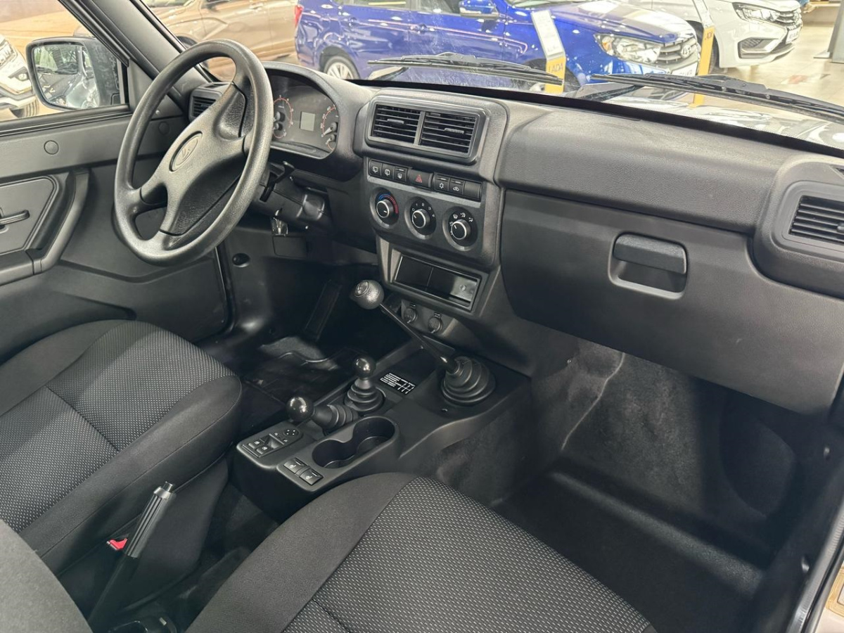 LADA NIVA LEGEND 1.7 MT (83 л.с.) 4WD