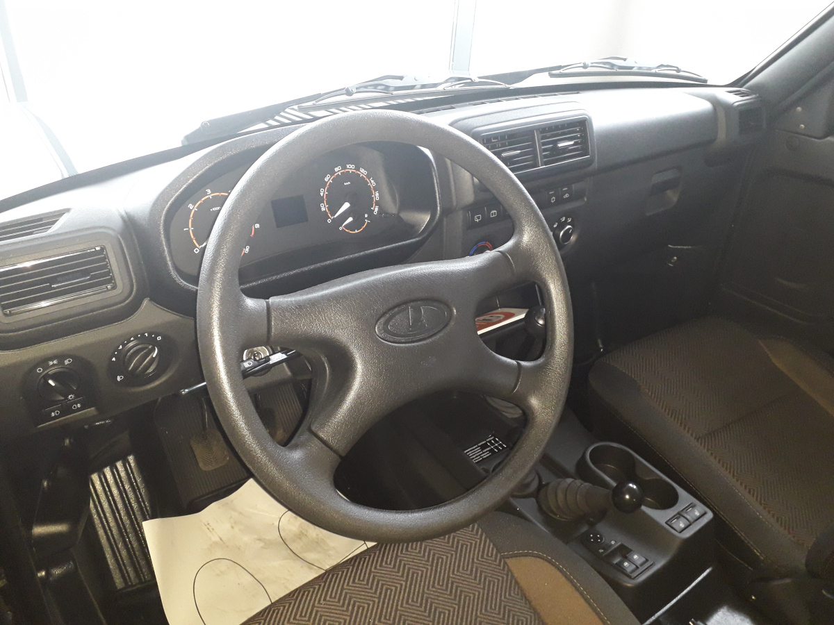 LADA NIVA LEGEND 1.7 MT (83 л.с.) 4WD