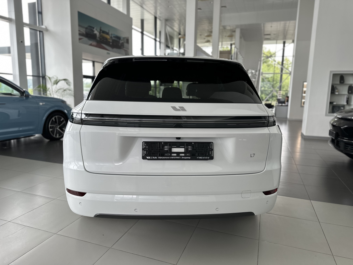 LIXIANG L7 52.3 kWh 1.5hyb AT (449 л.с.) 4WD