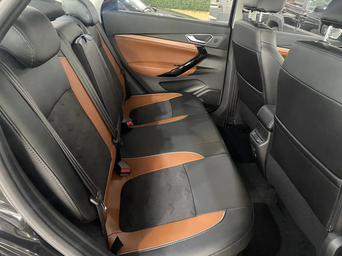 LADA VESTA 1.6 МТ (106 л.с.)