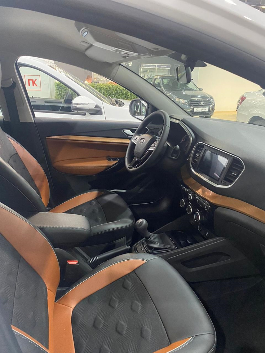 LADA VESTA SW Cross 1.6 MT (106 л.с.)