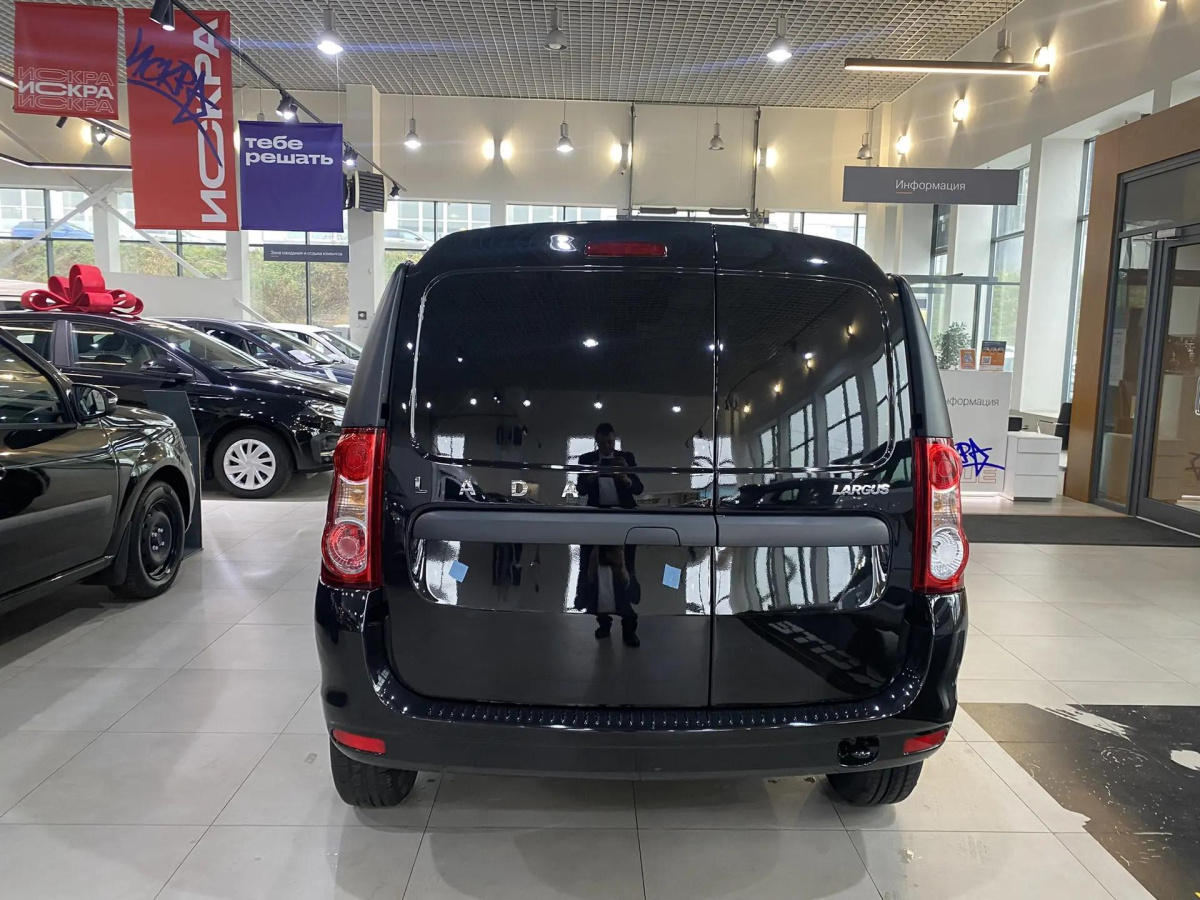 LADA LARGUS 1.6 MT (90 л.с.)