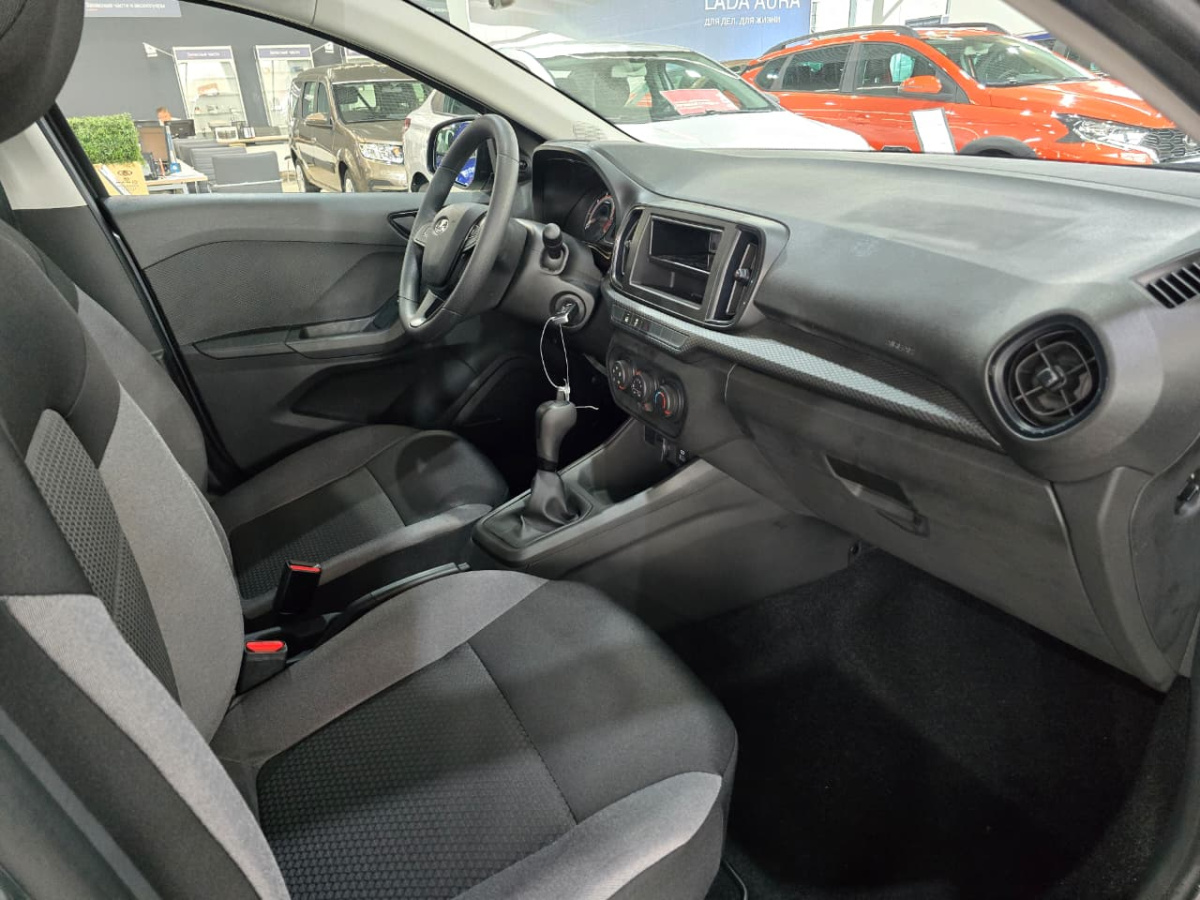 LADA ISKRA 1.6 МT (90 л.с.)