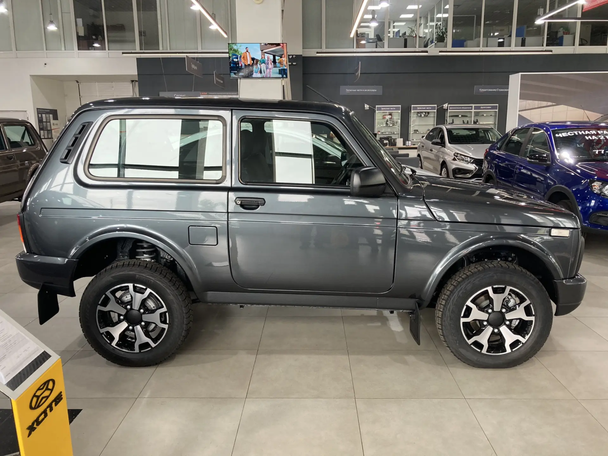 LADA NIVA LEGEND 1.7 MT (83 л.с.) 4WD