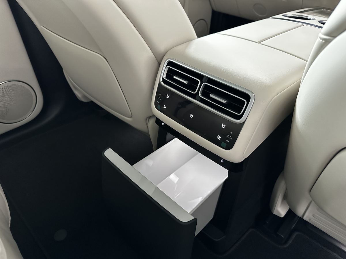 LIXIANG L7 52.3 kWh 1.5hyb AT (449 л.с.) 4WD