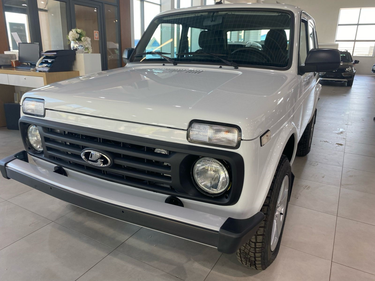 LADA NIVA LEGEND 1.7 MT (83 л.с.) 4WD