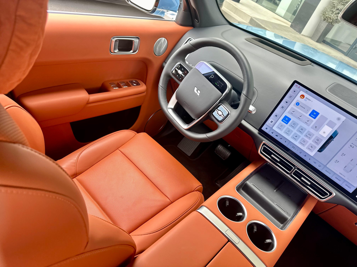 LIXIANG L7 52.3 kWh 1.5hyb AT (449 л.с.) 4WD