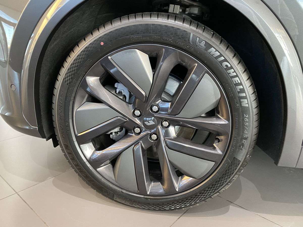 LIXIANG L7 52.3 kWh 1.5hyb AT (449 л.с.) 4WD